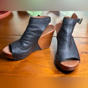 Kork-Ease Wedge Sandals Size 7